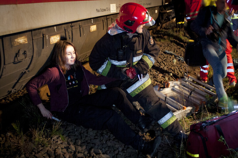 Zdjęcie 4: Kilkunastu rannych po zderzeniu pociągu z samochodem (ćwiczenia służb + VIDEO) 