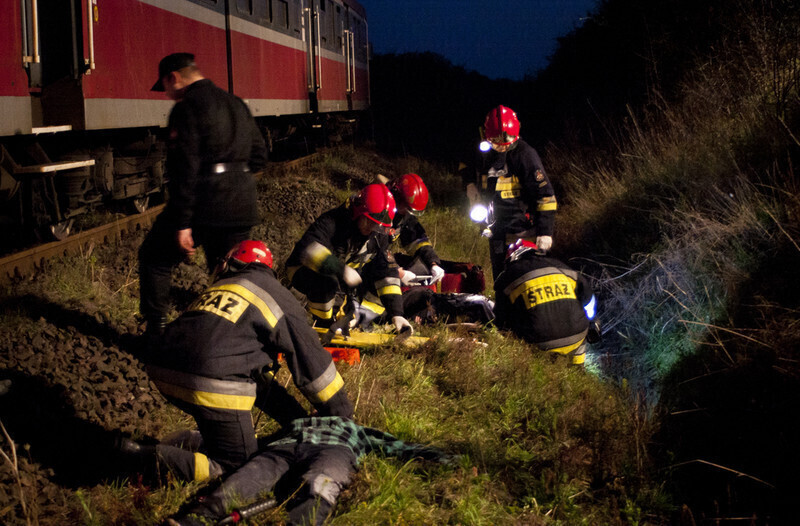 Zdjęcie 7: Kilkunastu rannych po zderzeniu pociągu z samochodem (ćwiczenia służb + VIDEO) 