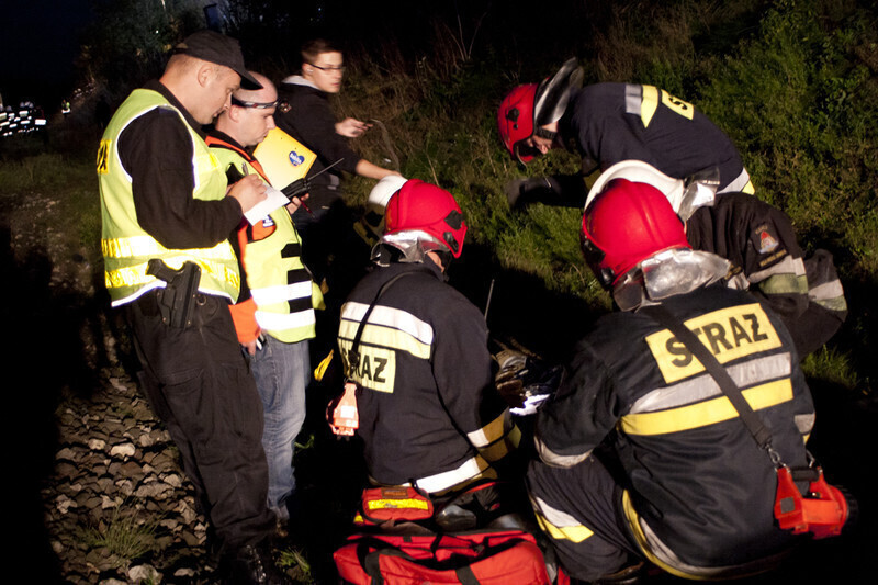 Zdjęcie 10: Kilkunastu rannych po zderzeniu pociągu z samochodem (ćwiczenia służb + VIDEO) 