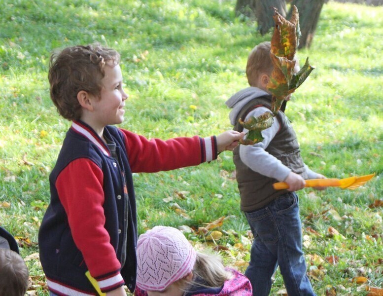 Zdjęcie 7: Przedszkolaki ratują kasztanowce