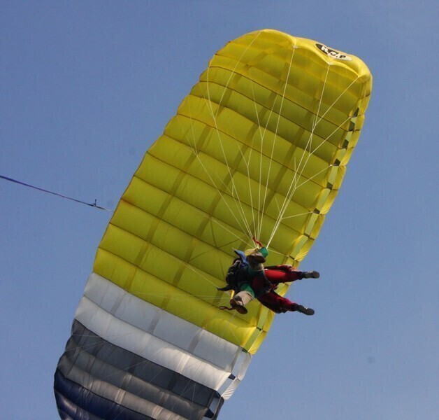 Zdjęcie 3: Walka z wiatrakami na piotrkowskim lotnisku 