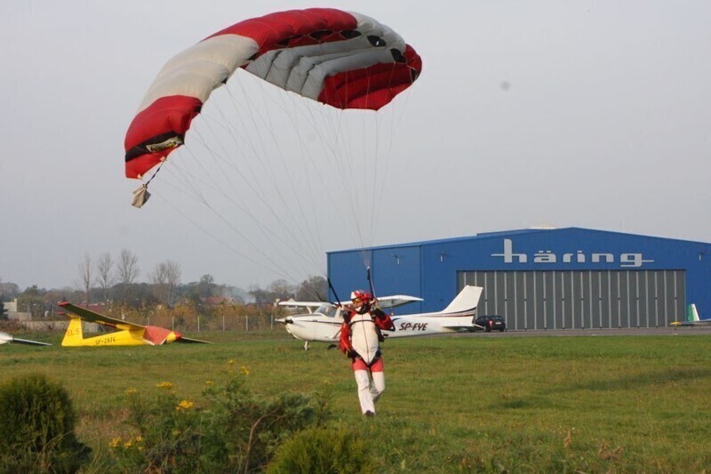 Zdjęcie 4: Walka z wiatrakami na piotrkowskim lotnisku 
