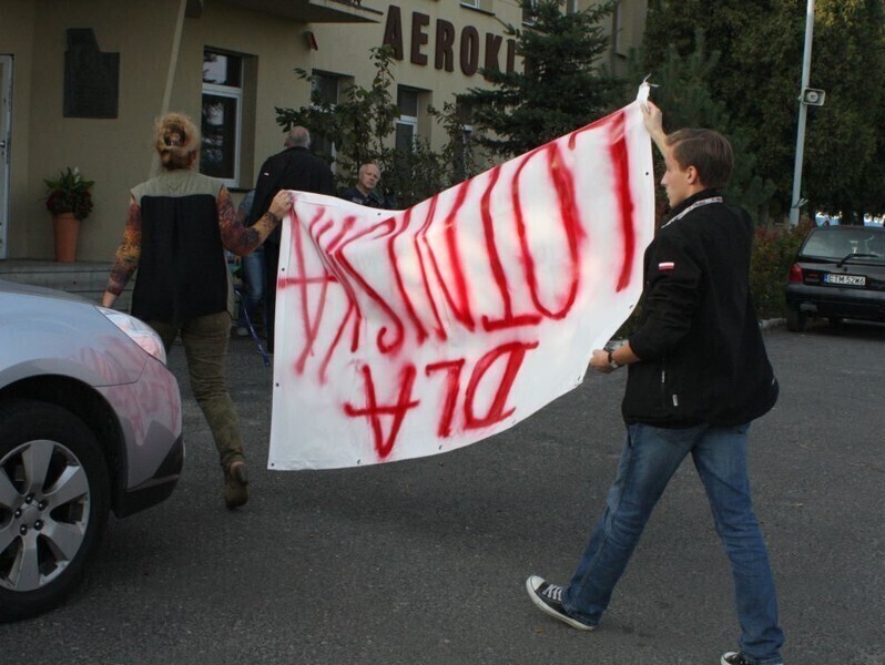 Zdjęcie 9: Walka z wiatrakami na piotrkowskim lotnisku 