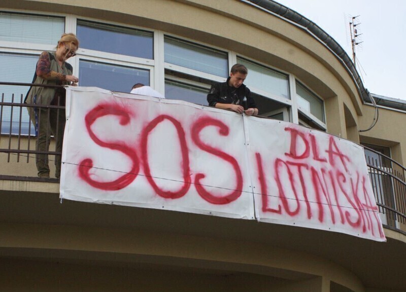 Zdjęcie 11: Walka z wiatrakami na piotrkowskim lotnisku 