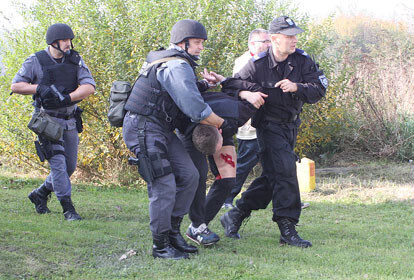 Zdjęcie 1: Areszt zaatakowany. Chcieli odbić więźnia 