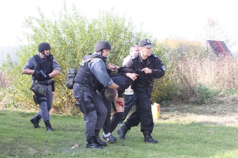 Zdjęcie 9: Areszt zaatakowany. Chcieli odbić więźnia 