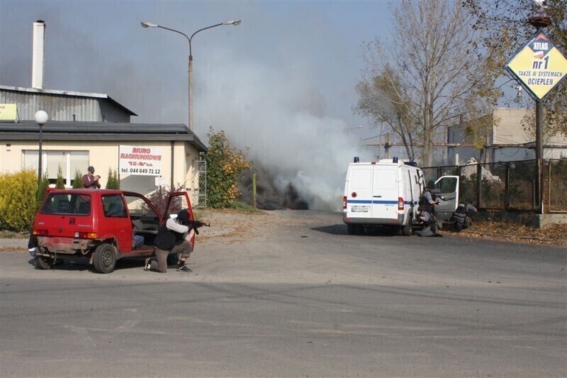 Zdjęcie 19: Areszt zaatakowany. Chcieli odbić więźnia 