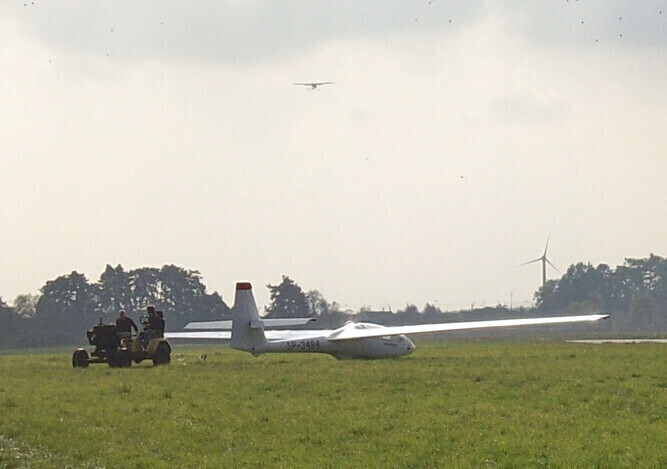 Mimo protestów wiatrak elektrowni stanął