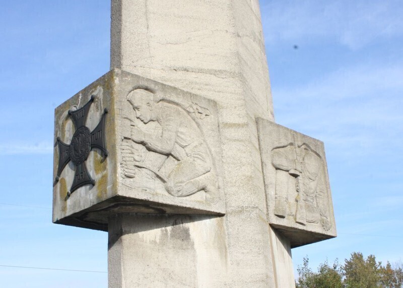 Zdjęcie 5: Kto zadba o pomnik w Polichnie?