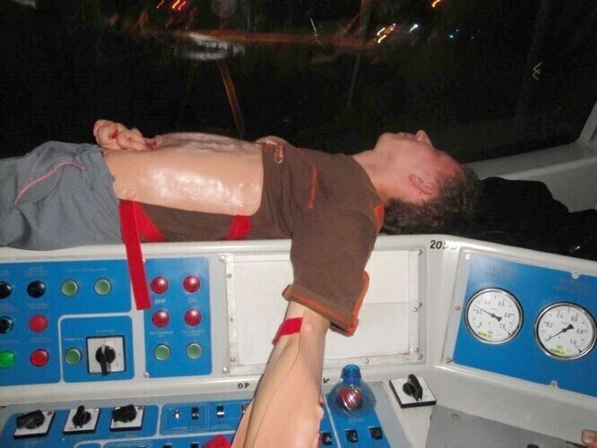 Pozorowali ofiary wypadku