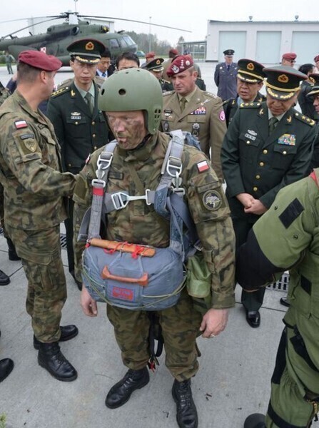 Zdjęcie 13: Delegacja chińskiej armii w Tomaszowie 