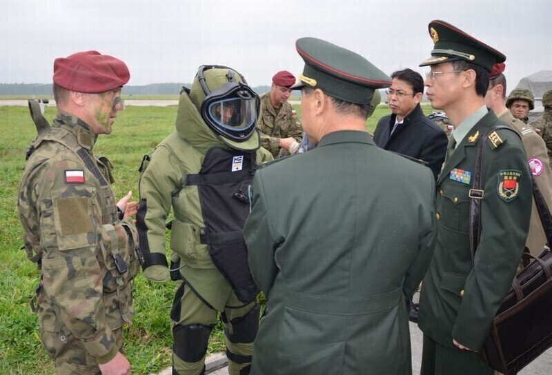 Zdjęcie 14: Delegacja chińskiej armii w Tomaszowie 