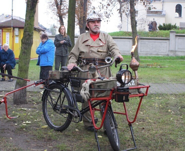 Zdjęcie 2: Strażacy mają swój skwer 