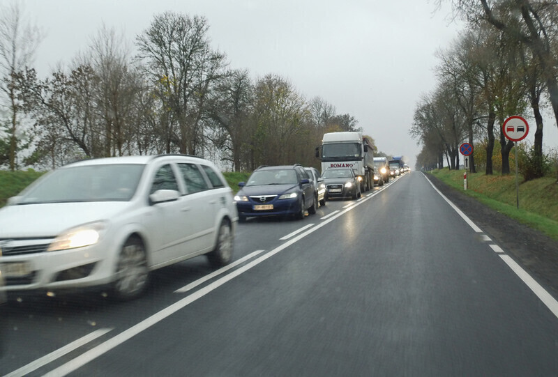 Zdjęcie 2: TIR zderzył się z autobusem