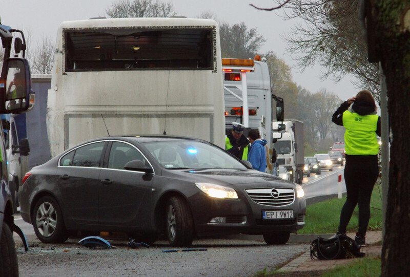Zdjęcie 3: TIR zderzył się z autobusem