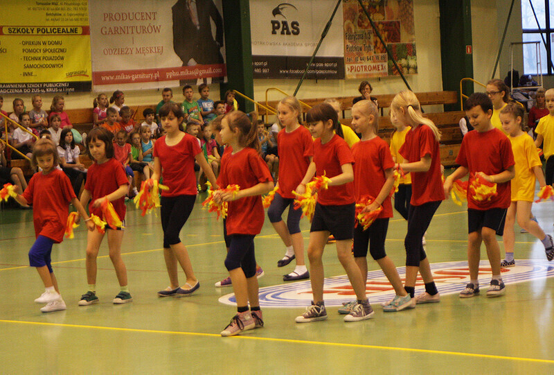 Zdjęcie 9: SP 16: Uroczyste obchody zmiany patrona