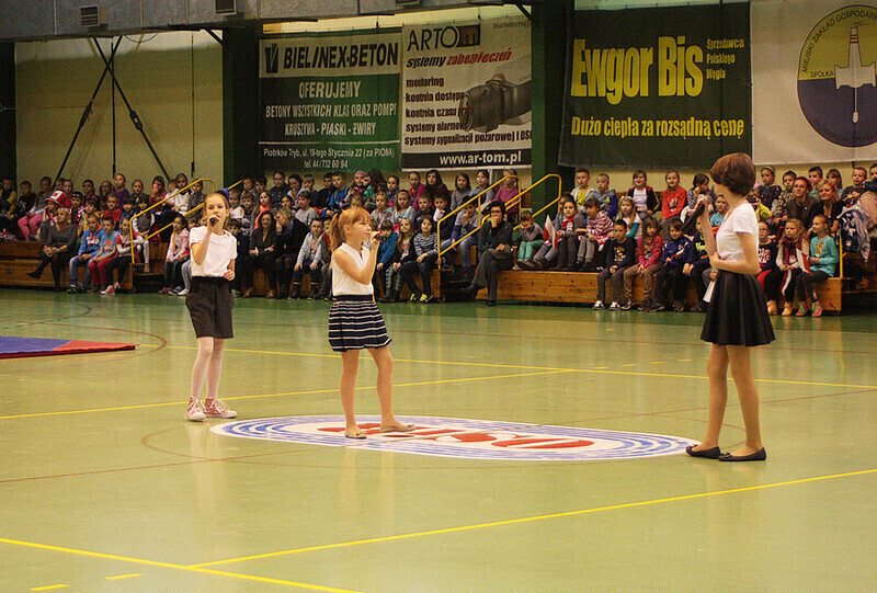 Zdjęcie 11: SP 16: Uroczyste obchody zmiany patrona