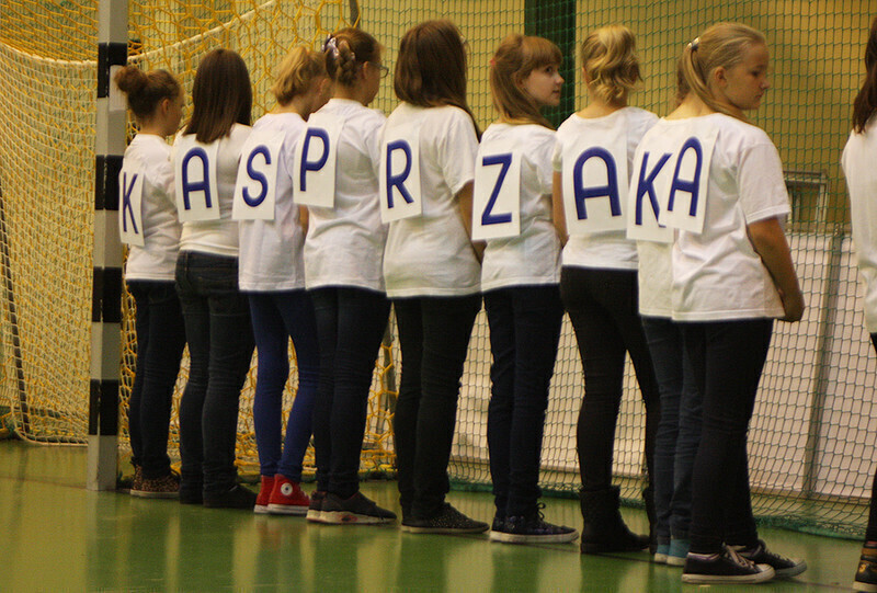 Zdjęcie 15: SP 16: Uroczyste obchody zmiany patrona