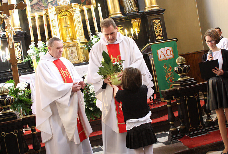Zdjęcie 10: Poświęcili nowy sztandar 