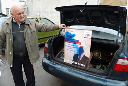 Zdjęcie 1: Kto i dlaczego zniszczył plakaty wyborcze?