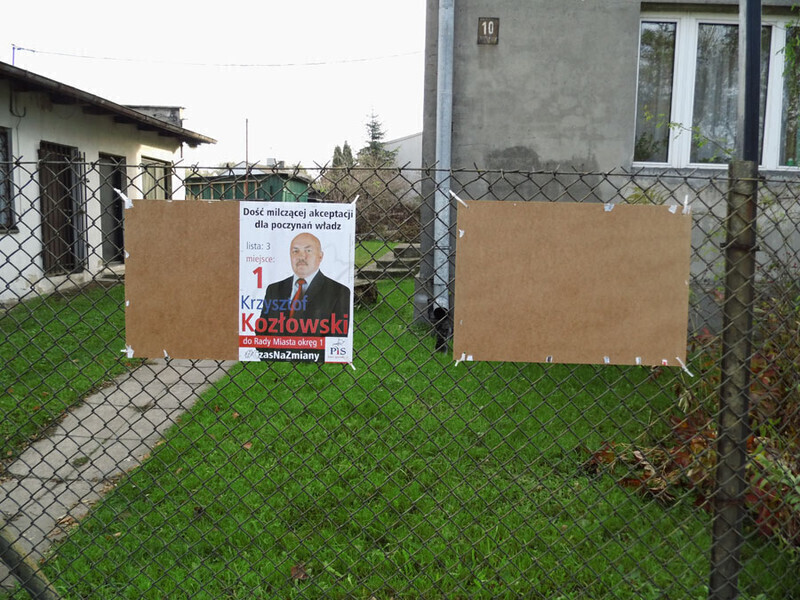 Zdjęcie 2: Kto i dlaczego zniszczył plakaty wyborcze?