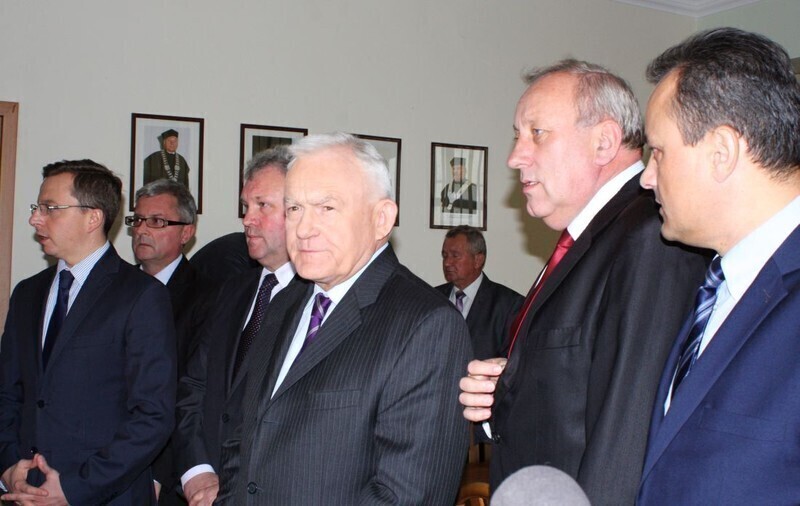 Zdjęcie 3: Były premier przyjechał wesprzeć kandydatów SLD