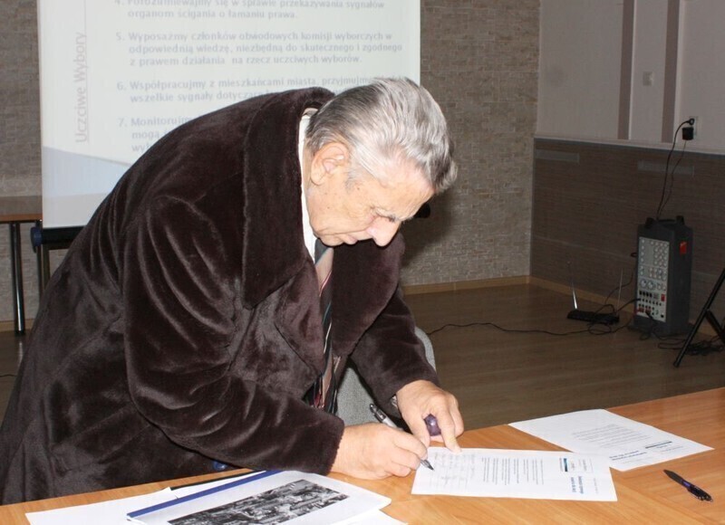 Zdjęcie 14: W Piotrkowie ruszyła Akcja Społeczna „Uczciwe wybory”