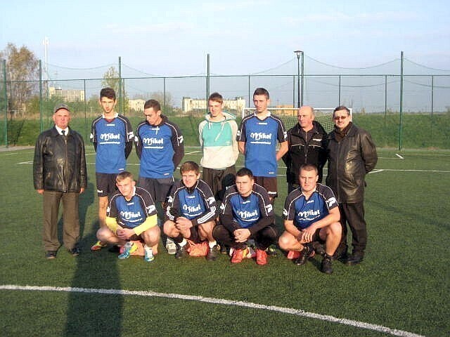 Zdjęcie 1: Grają w piłkę, bo lubią