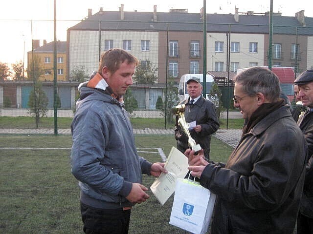 Zdjęcie 5: Grają w piłkę, bo lubią