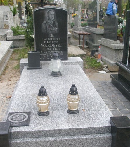 Odsłonili odnowiony nagrobek generała policji Henryka Wardęskiego