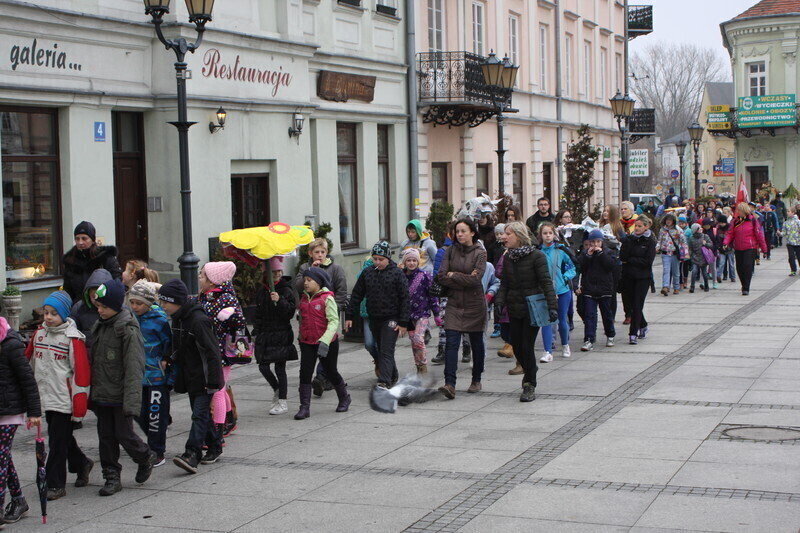 Zdjęcie 25: 250 osób ruszyło pod parasolem