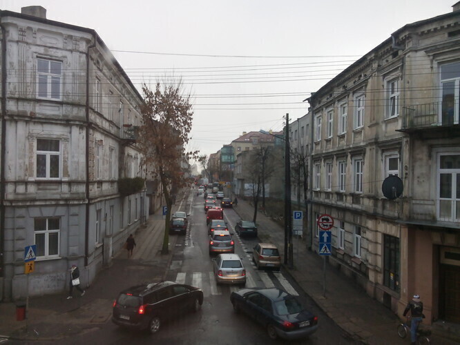 U zbiegu ulic Wojska Polskiego i Sienkiewicza tworzą się korki