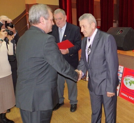 Zdjęcie 1: W Moszczenicy odznaczyli krwiodawców 