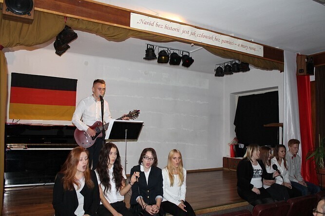 Zdjęcie 1: A mury runą...