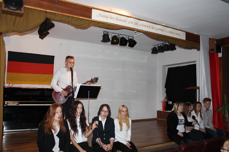 Zdjęcie 3: A mury runą...