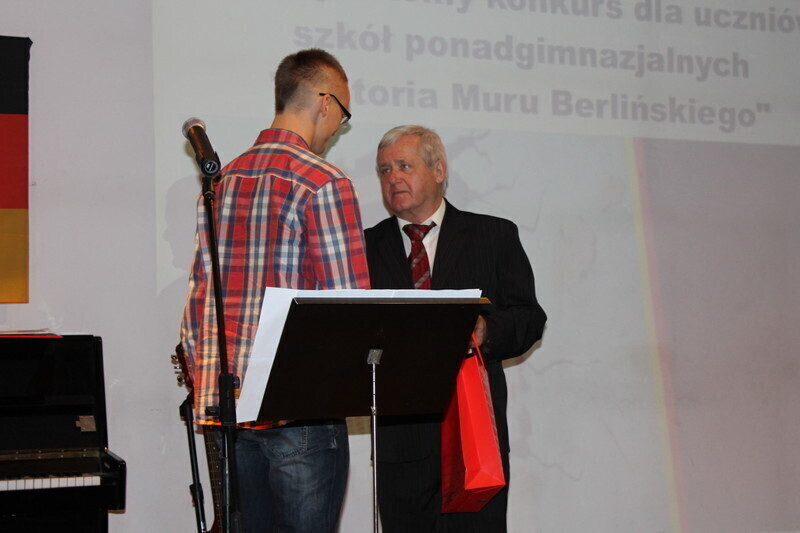 Zdjęcie 4: A mury runą...