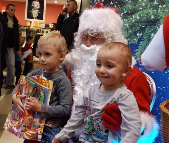 Zdjęcie 1: Scooby Doo i Święty Mikołaj w piotrkowskiej galerii 