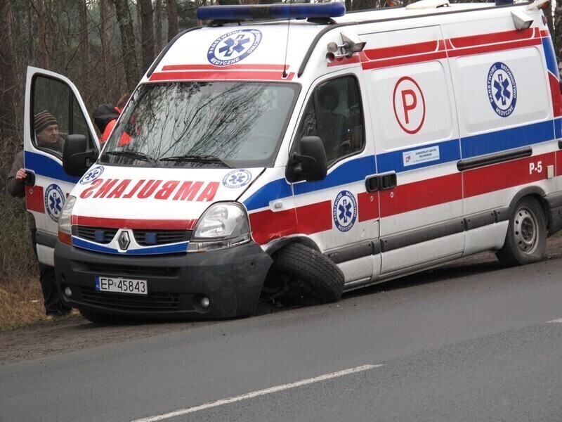 Zdjęcie 13: Karetka zderzyła się z audi