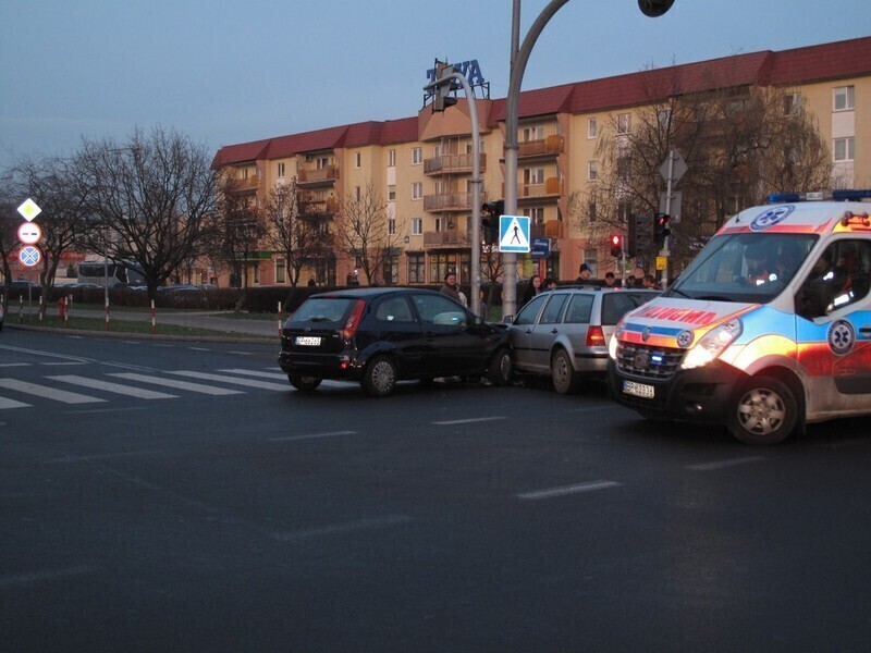 Zdjęcie 2: Kolizja na skrzyżowaniu Słowackiego - Kostromska