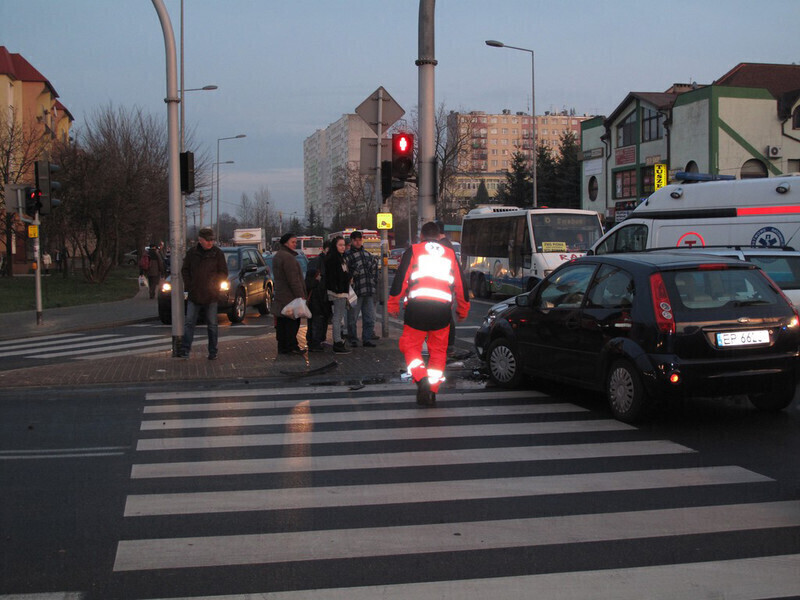Zdjęcie 3: Kolizja na skrzyżowaniu Słowackiego - Kostromska