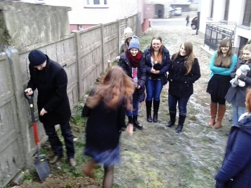 Zdjęcie 4: Napisali przesłanie dla potomnych