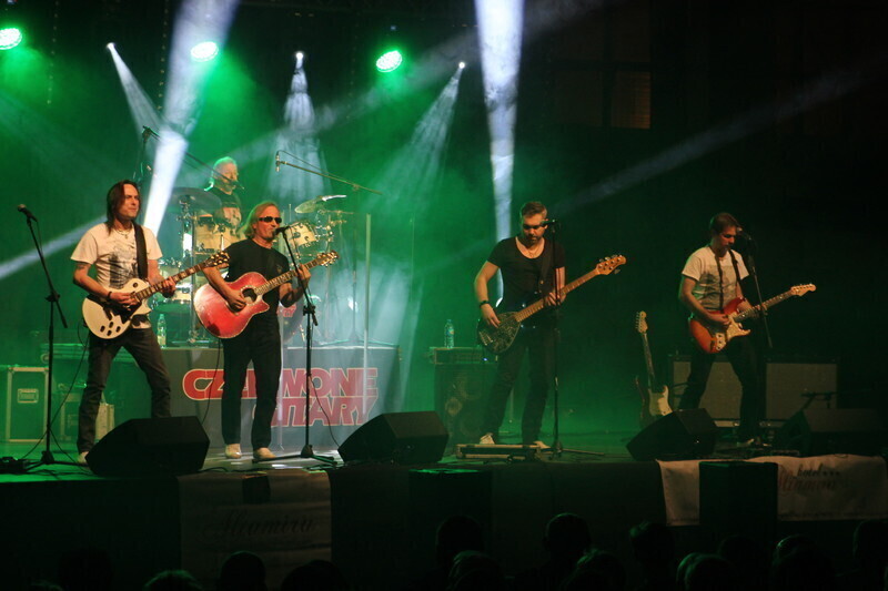 Zdjęcie 3: Czerwone Gitary zagrały w Piotrkowie