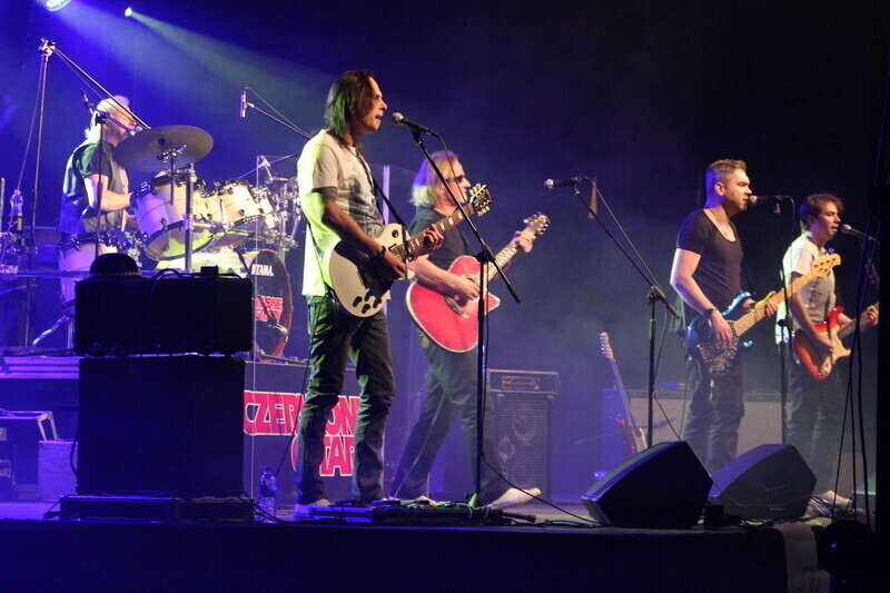 Zdjęcie 6: Czerwone Gitary zagrały w Piotrkowie