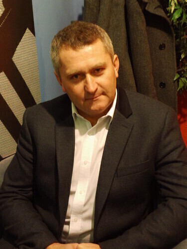 Nikogo nie przynoszę w teczce