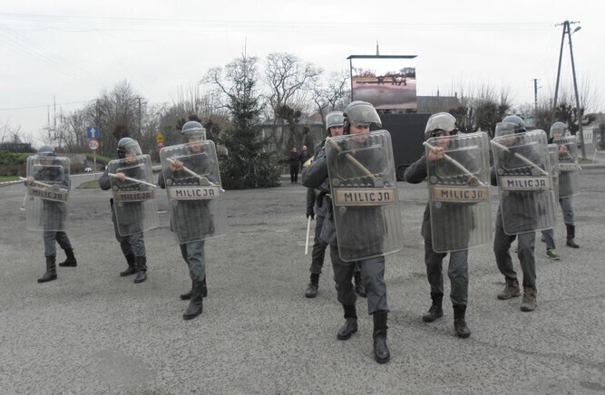 Zdjęcie 1: Milicja w Sulejowie