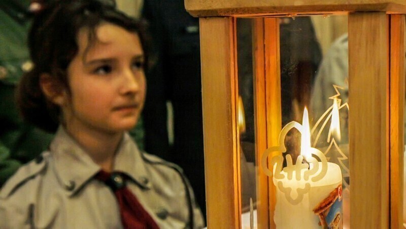 Zdjęcie 2: Przywieźli do miasta Betlejemskie Światło Pokoju