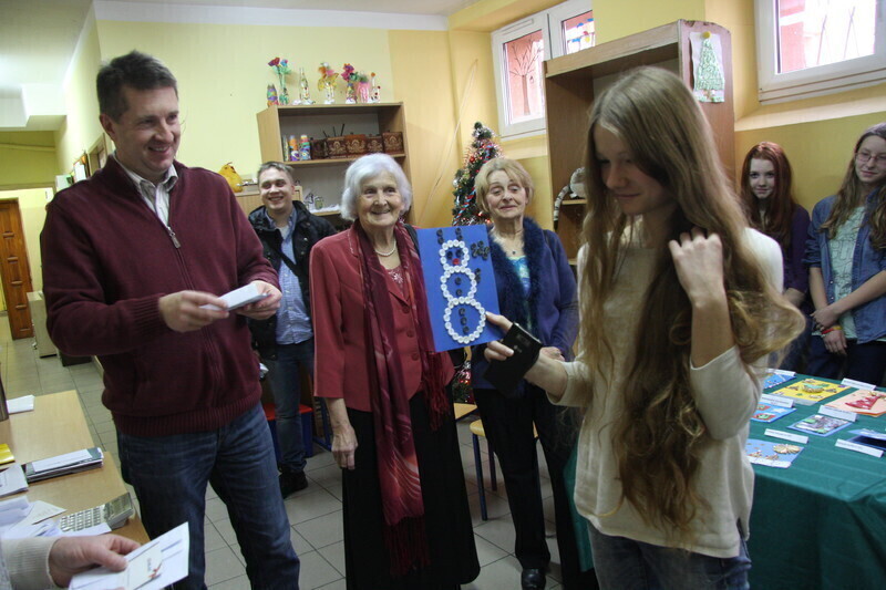 Zdjęcie 9: Uczniowie z Gimnazjum nr 2 nagrodzeni w świątecznym konkursie