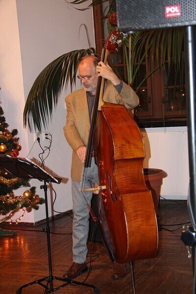 Zdjęcie 8: Mistrzowie jazzu kolędowali w piotrkowskim Muzeum