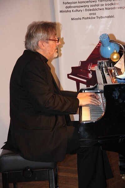 Zdjęcie 10: Mistrzowie jazzu kolędowali w piotrkowskim Muzeum