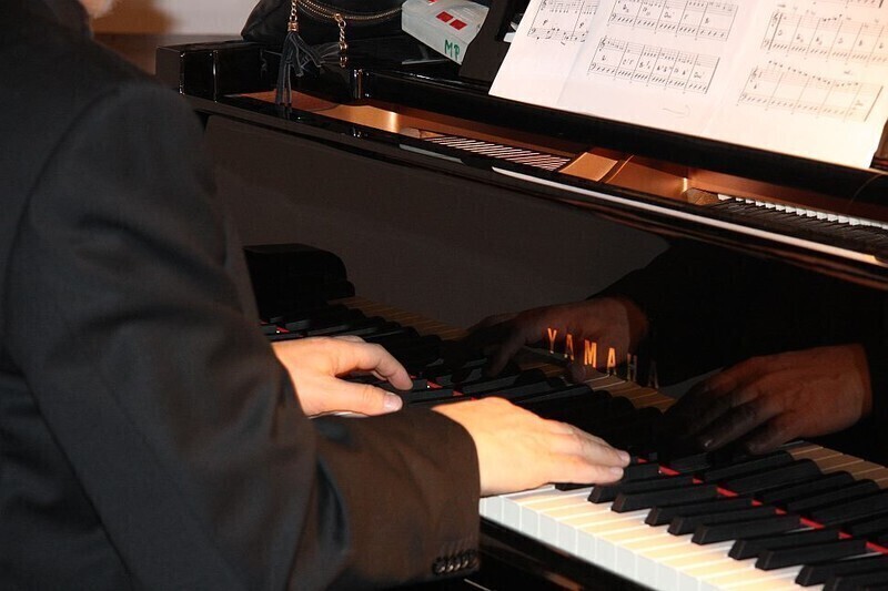 Zdjęcie 12: Mistrzowie jazzu kolędowali w piotrkowskim Muzeum